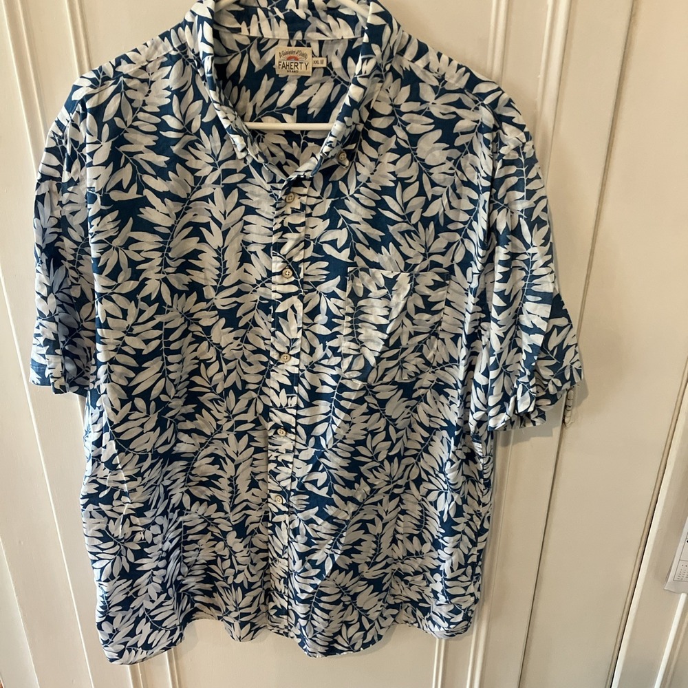 Faherty Short Sleeve Button Up Summer Shirt  Leaf  Print Blue White Mens XXL